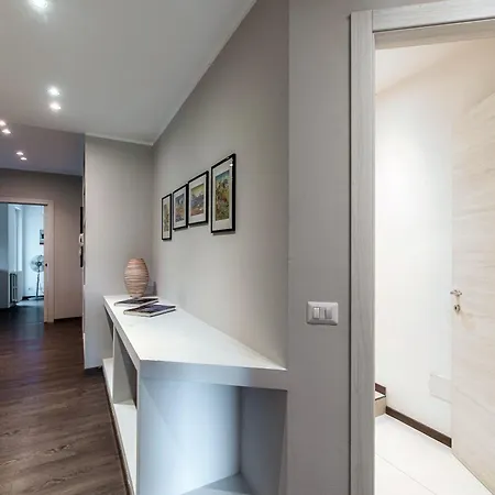 Amazing View - Bymyhomeincomo Apartment