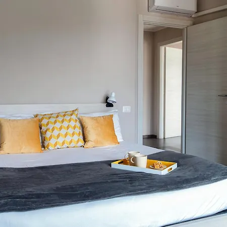 Amazing View - Bymyhomeincomo Apartment